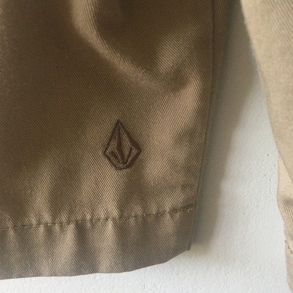 Volcom khaki shorts - Picture 6 of 9
